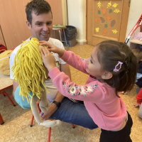 Gość specjalny w naszym przedszkolu- Redaktor Marchewka (główny bohater książek Michała Filipiaka). Jego książki promują nie tylko sport, ale także sportowe wartości.