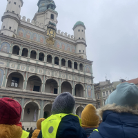 Wiewiórki poznają Poznań i jego legendy. Koziołki, rogale i Święty Marcin, oraz tajemnice ratuszowych piwnic poznały przedszkolaki w listopadzie.