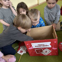 Walentynki to radosne i kolorowe święto, które i w tym roku było celebrowane w naszym przedszkolu
